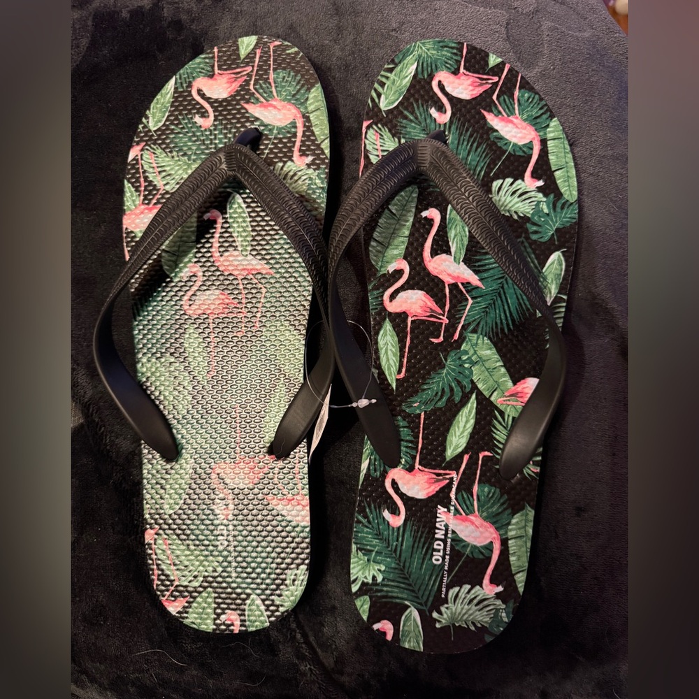 OLD NAVY MEN Flamingo Print Flip Flops BNWT SIZE 12/13